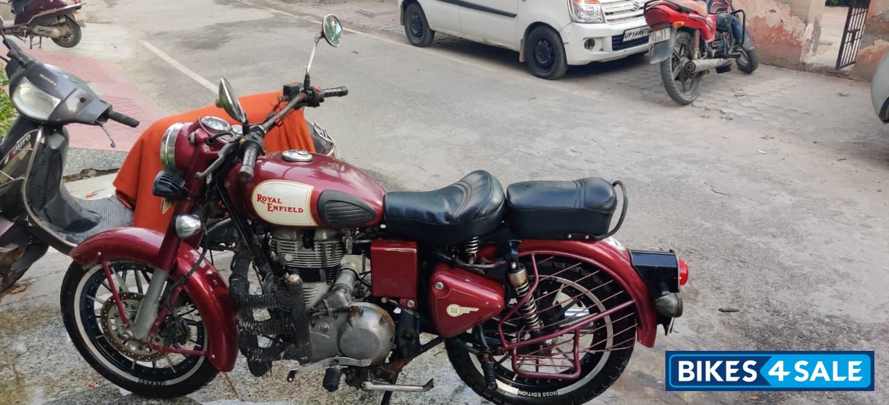Maroon Royal Enfield Classic 350 Maroon Royal Enfield Classic 350