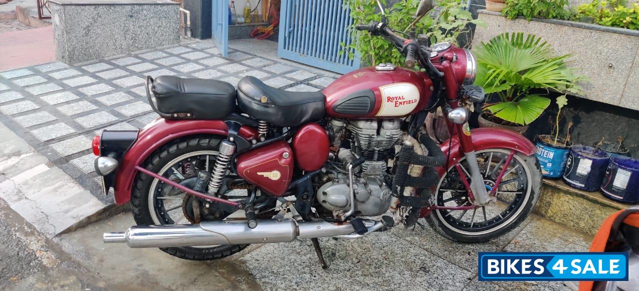 Maroon Royal Enfield Classic 350 Maroon Royal Enfield Classic 350