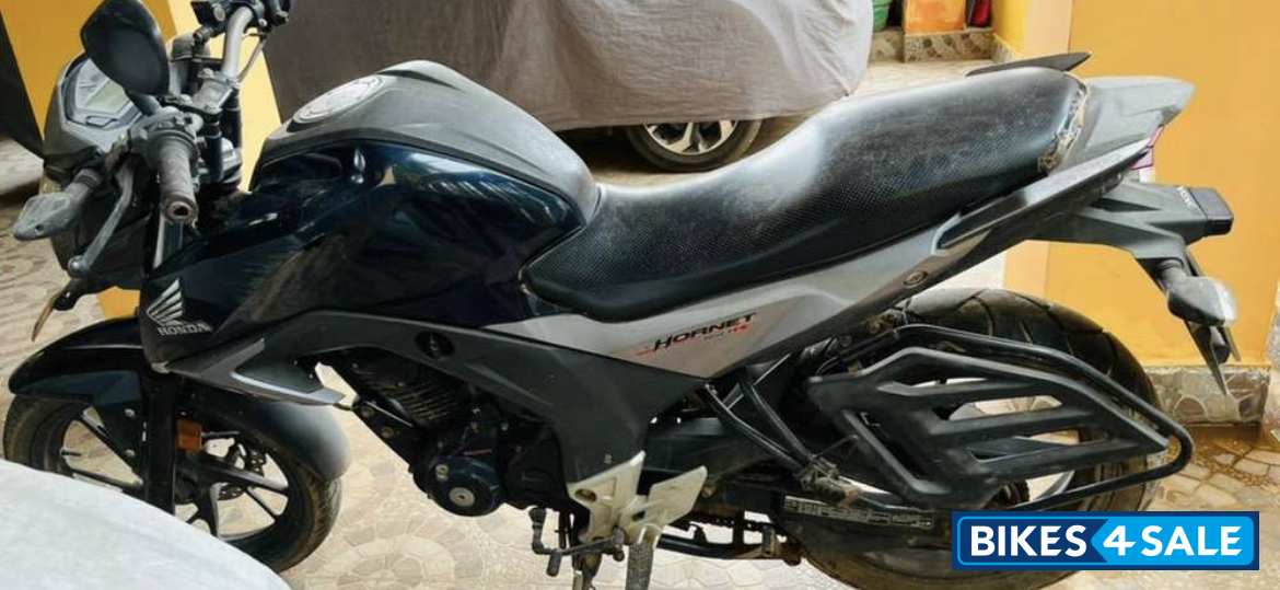Midnight Blue Honda CB Hornet 160R Midnight Blue Honda CB Hornet 160R