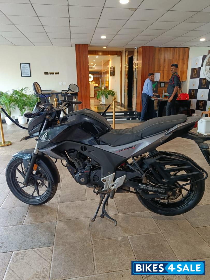 Midnight Blue Honda CB Hornet 160R Midnight Blue Honda CB Hornet 160R