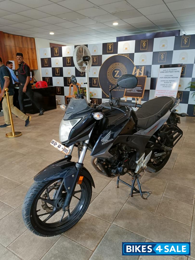 Midnight Blue Honda CB Hornet 160R Midnight Blue Honda CB Hornet 160R