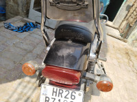 Black Bajaj Avenger 220 DTS-i