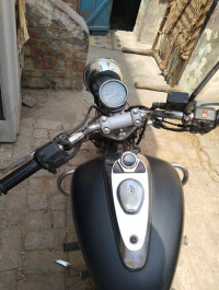 Black Bajaj Avenger 220 DTS-i