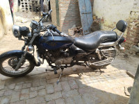 Black Bajaj Avenger 220 DTS-i