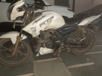 White TVS Apache RTR 180