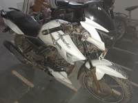 White TVS Apache RTR 180