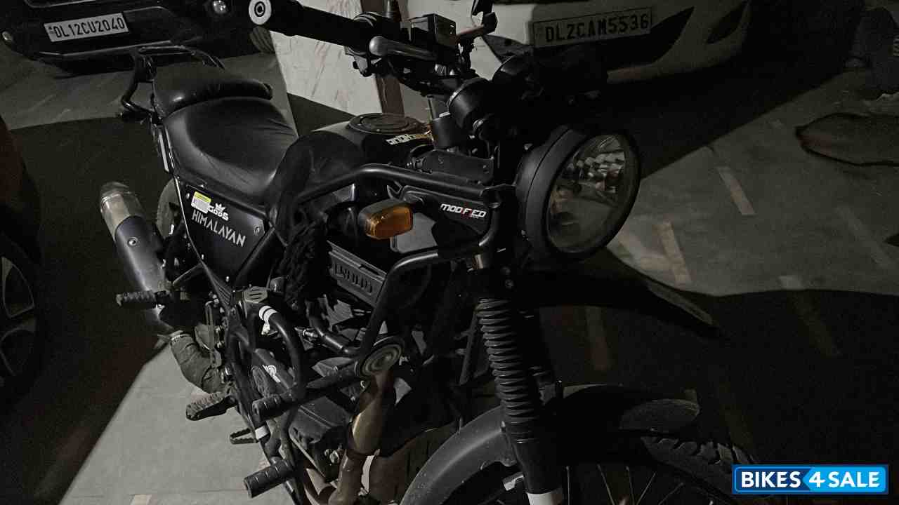 Granite Black (top Model) Royal Enfield Himalayan BS VI