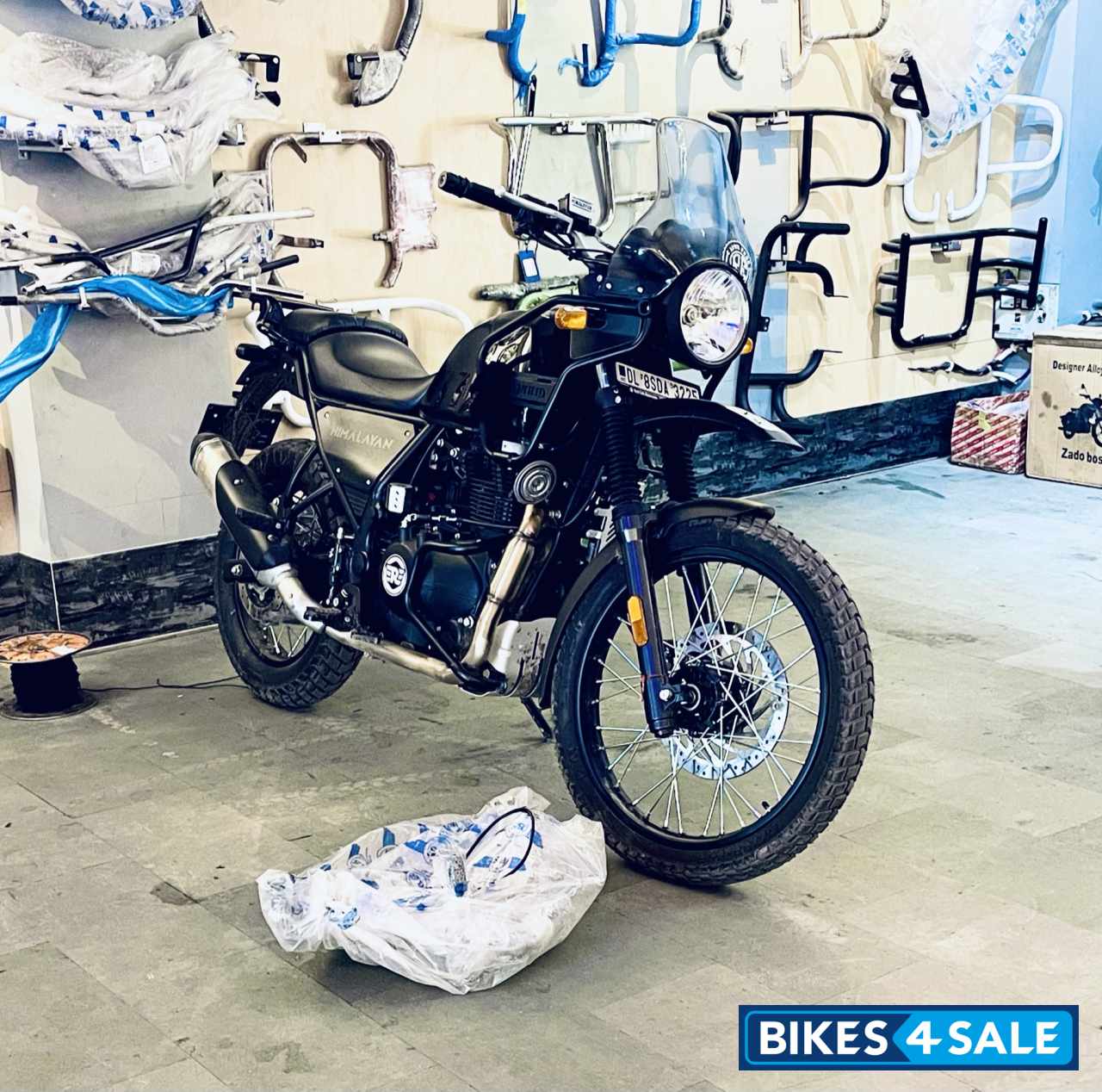 Granite Black (top Model) Royal Enfield Himalayan BS VI
