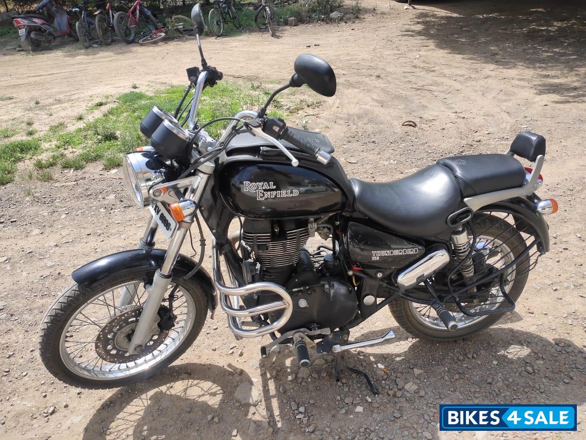 Black Royal Enfield Thunderbird 350
