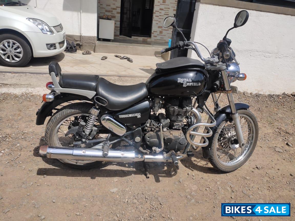 Black Royal Enfield Thunderbird 350 Black Royal Enfield Thunderbird 350