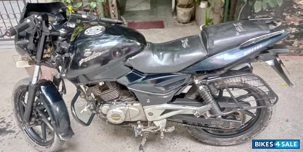 Black Bajaj Pulsar 180