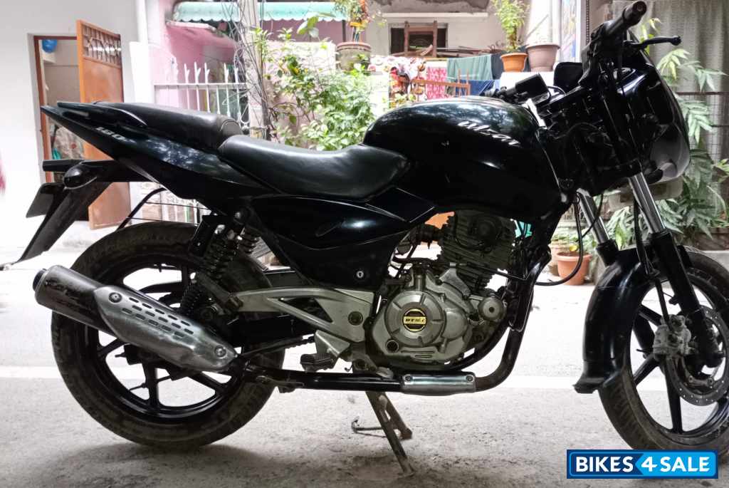 Black Bajaj Pulsar 180