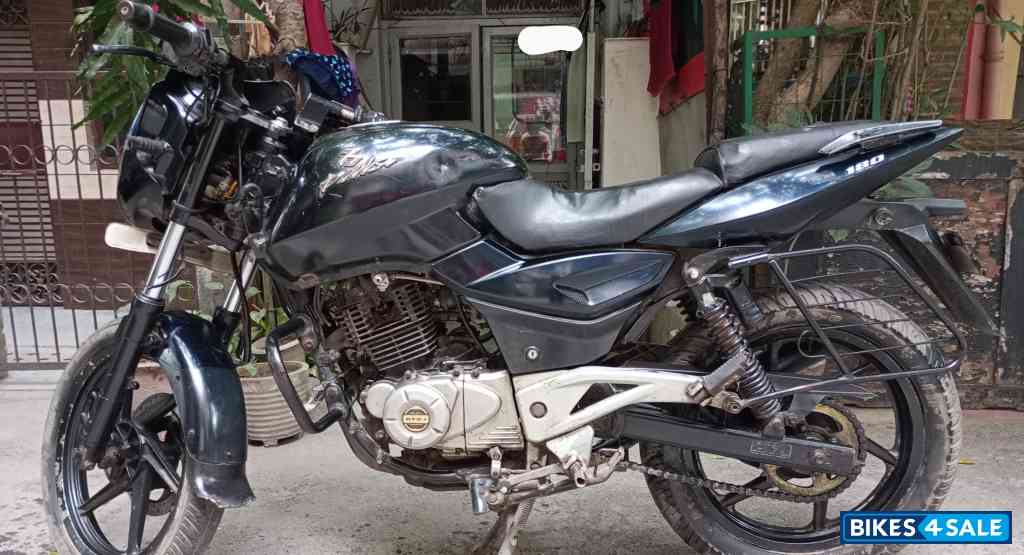 Black Bajaj Pulsar 180