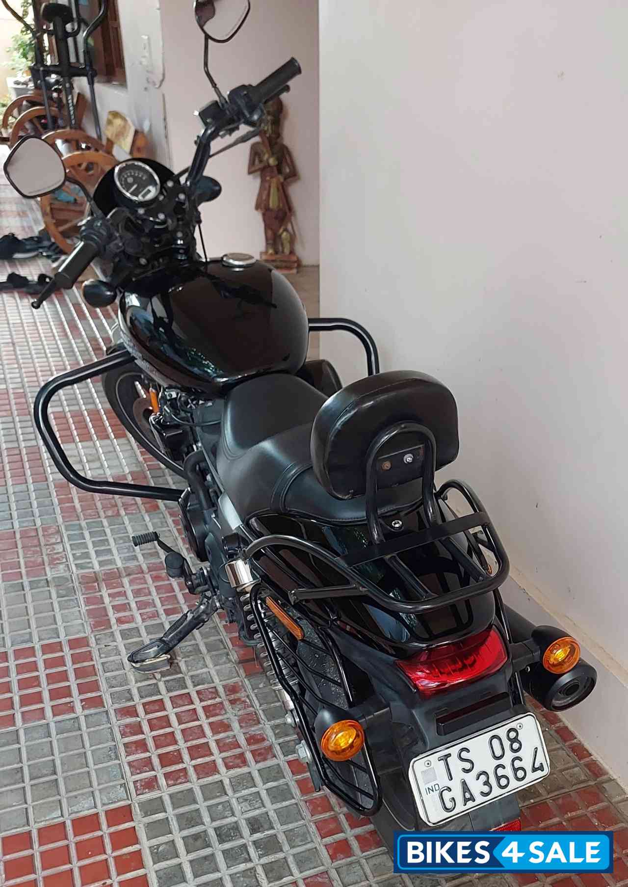 Black Harley Davidson Street 750
