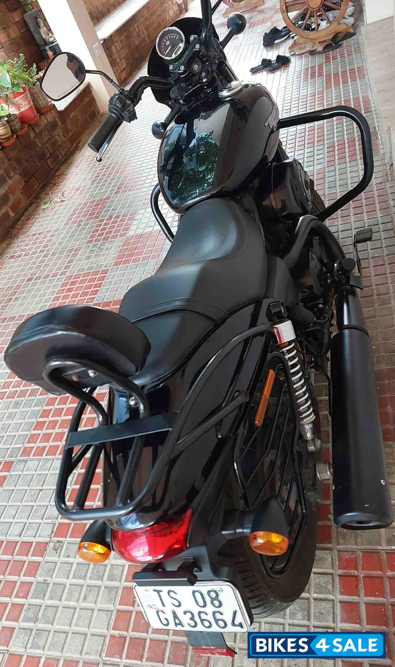 Black Harley Davidson Street 750