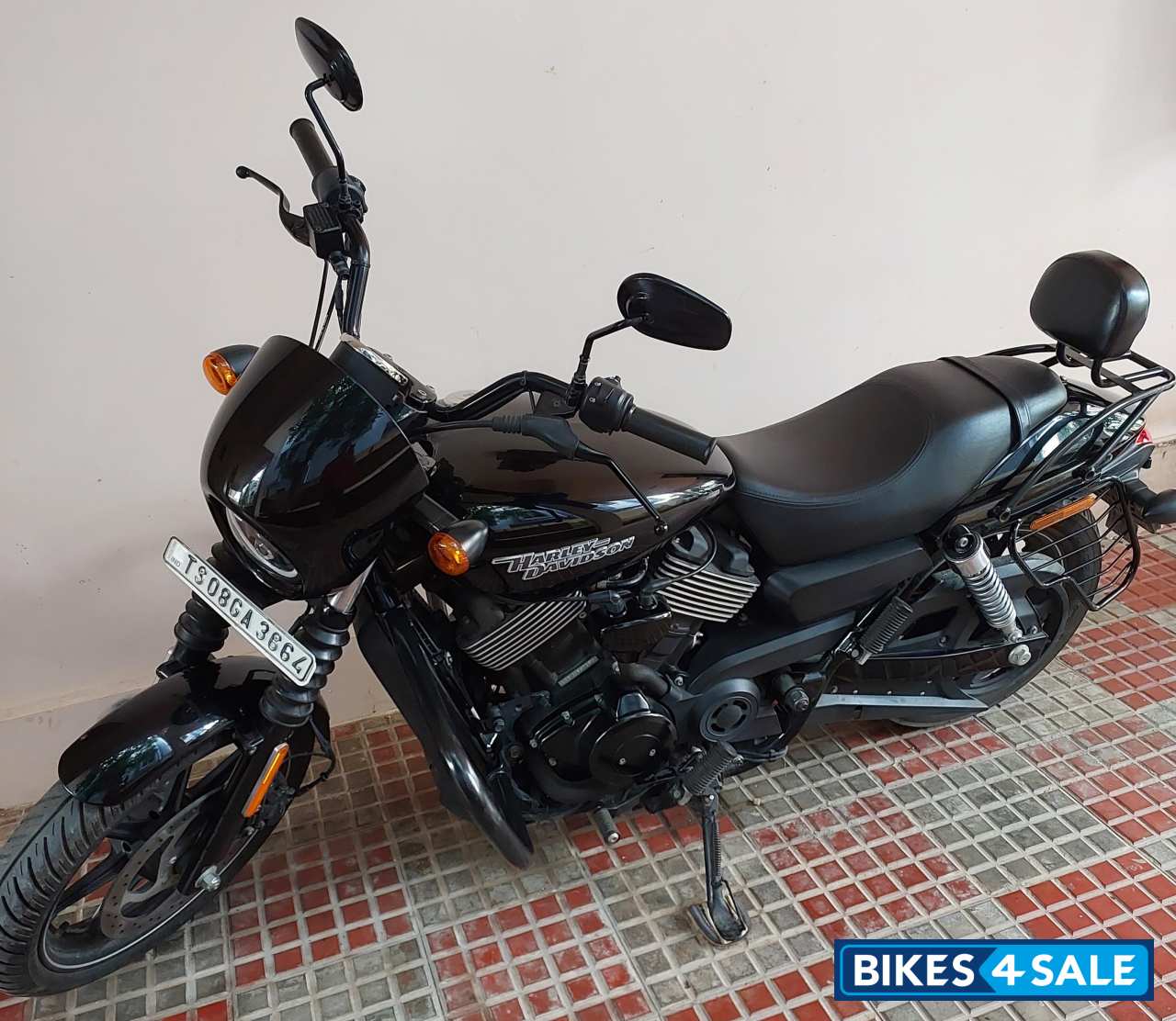 Black Harley Davidson Street 750