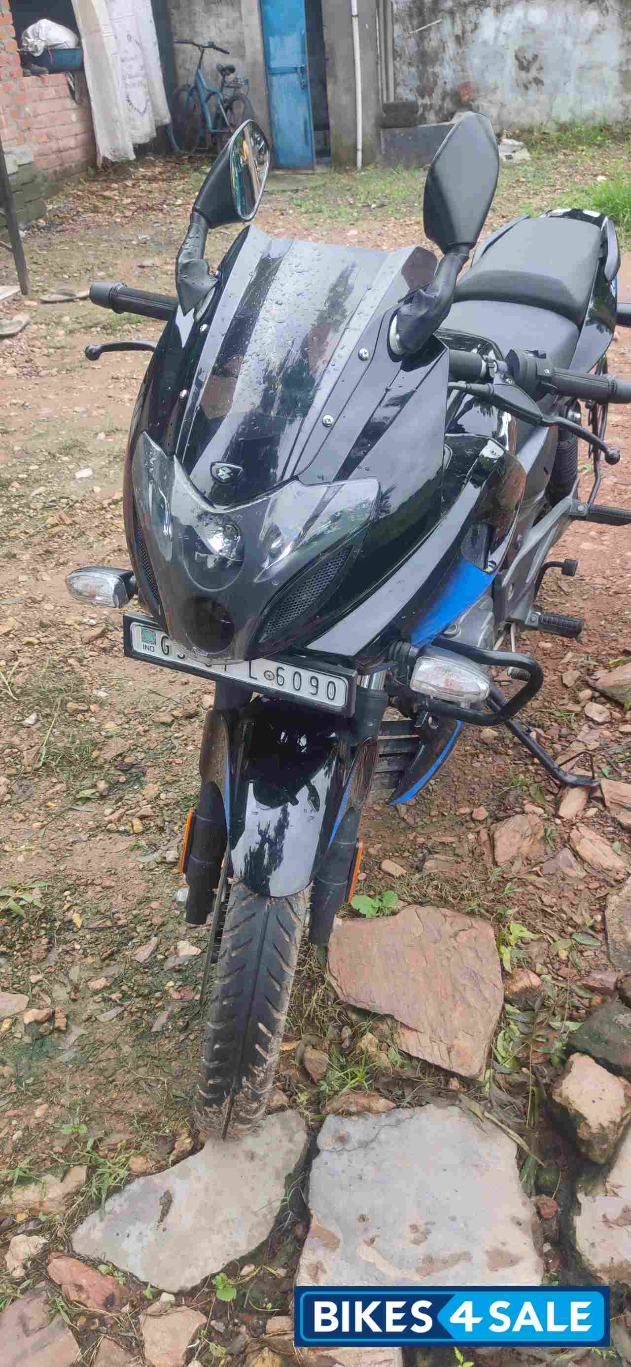 Bule Balck Bajaj Pulsar 220F BS6