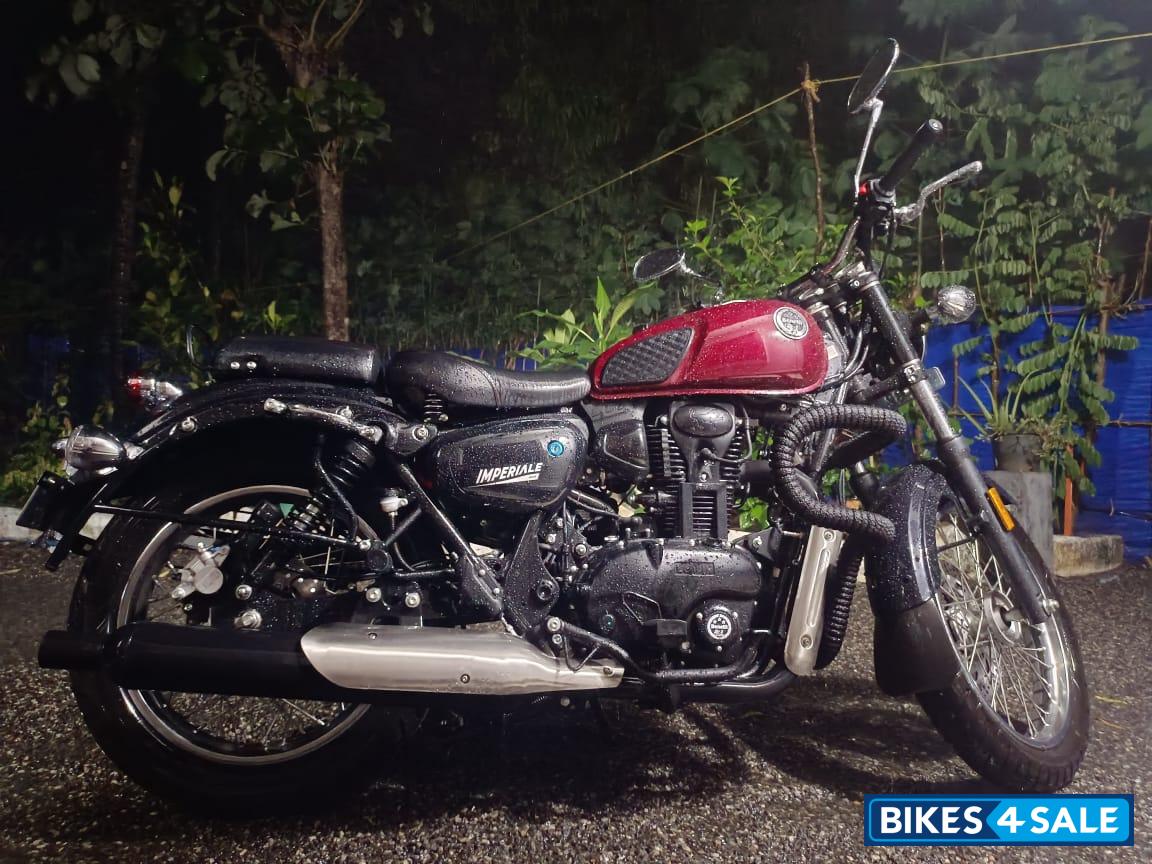 Red Benelli Imperiale 400 BS6