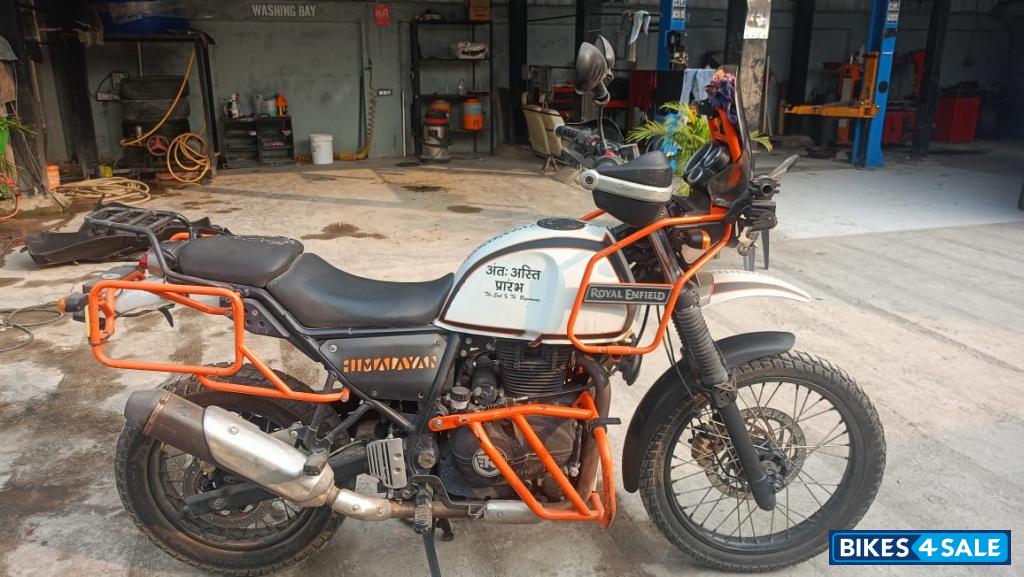 White Royal Enfield Himalayan BS VI