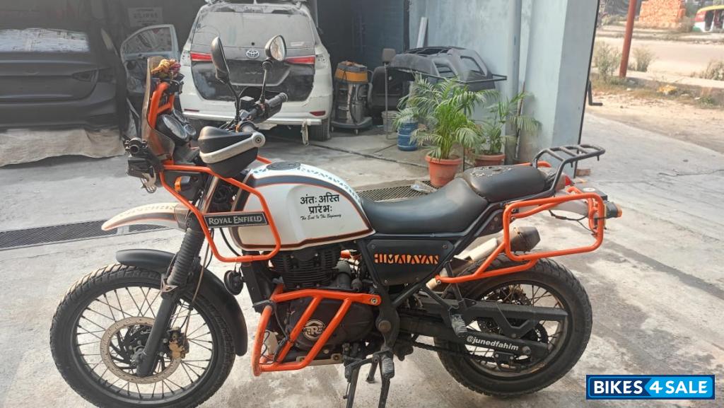 White Royal Enfield Himalayan BS VI