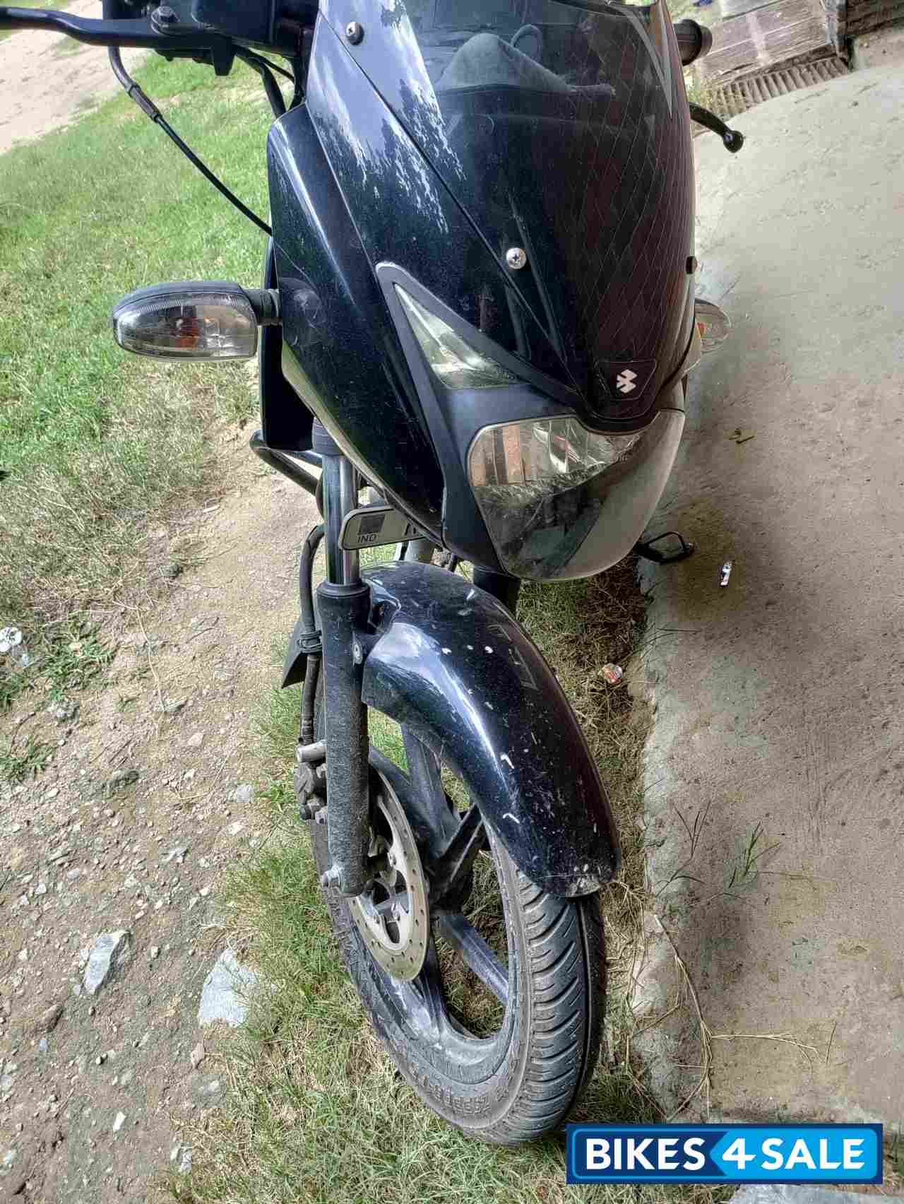 Black Bajaj Pulsar 150 DTSi