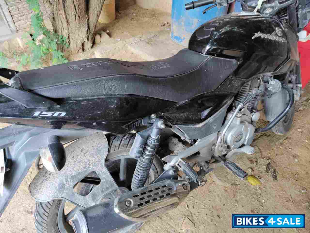 Black Bajaj Pulsar 150 DTSi