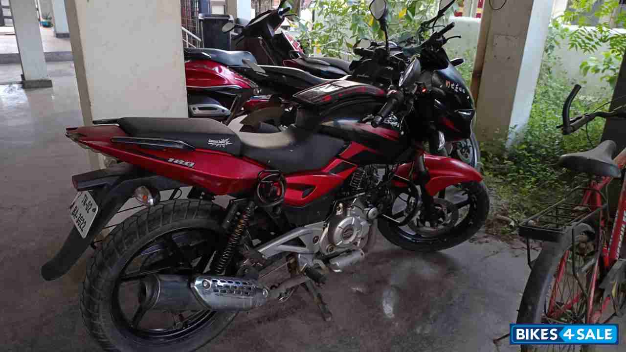 Red Bajaj Pulsar 180 DTSi