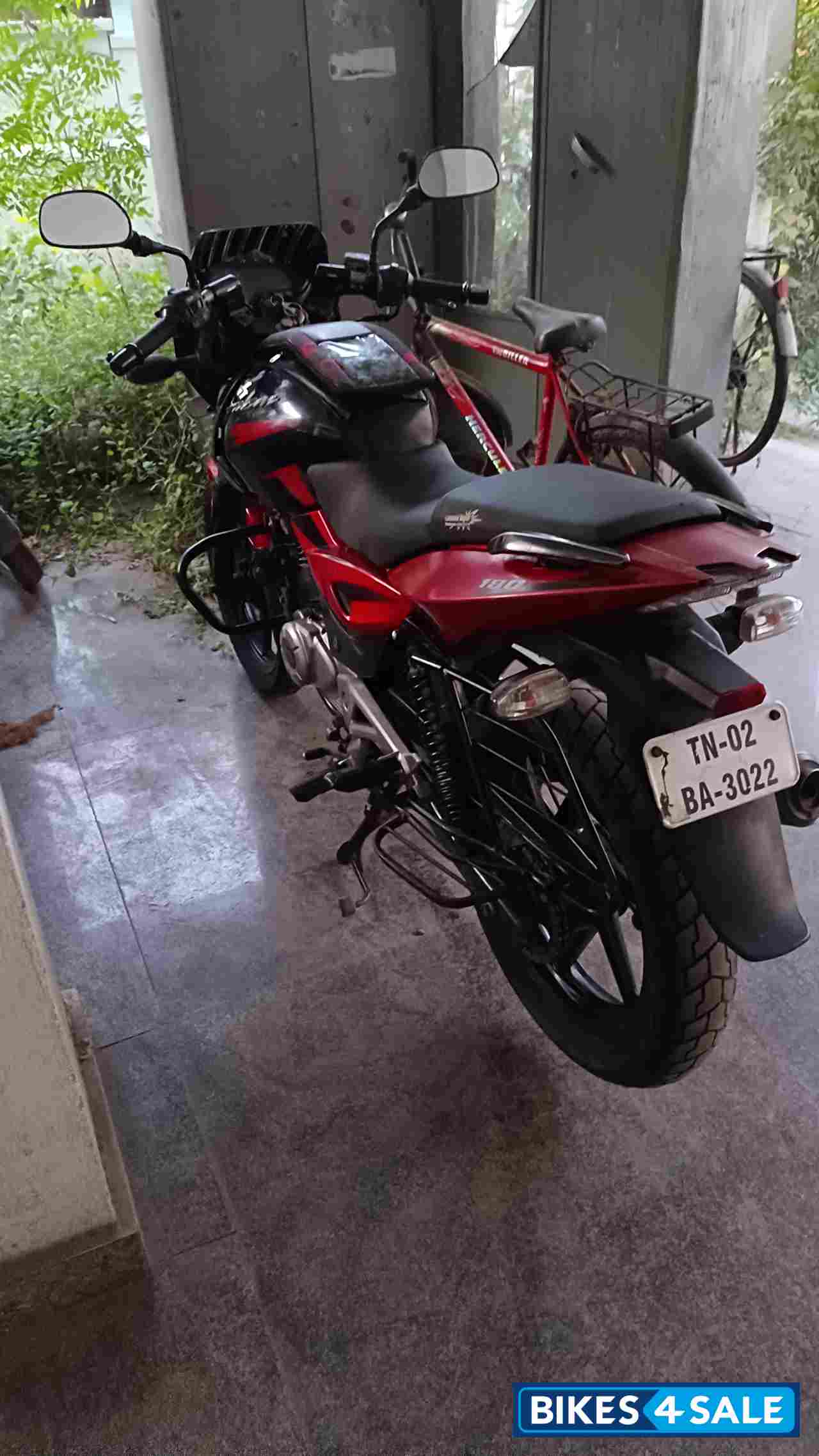 Red Bajaj Pulsar 180 DTSi