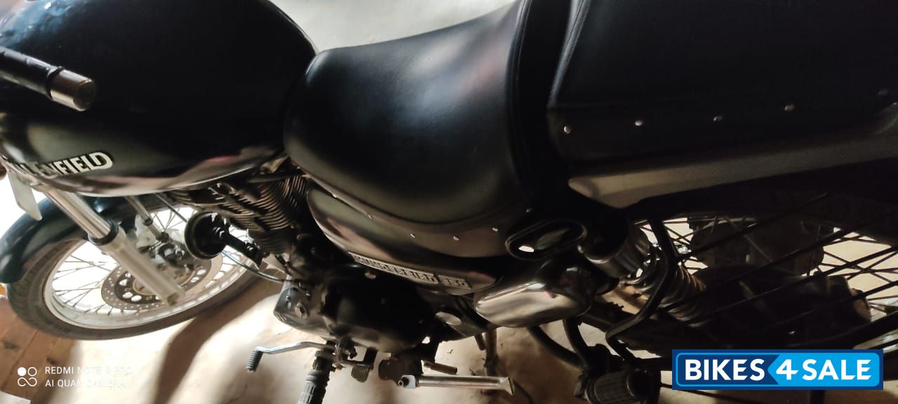 Black Royal Enfield Thunderbird 350