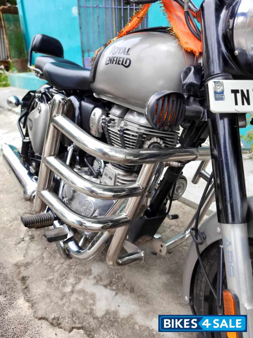 Gun Metal Grey Royal Enfield Classic Gunmetal Grey