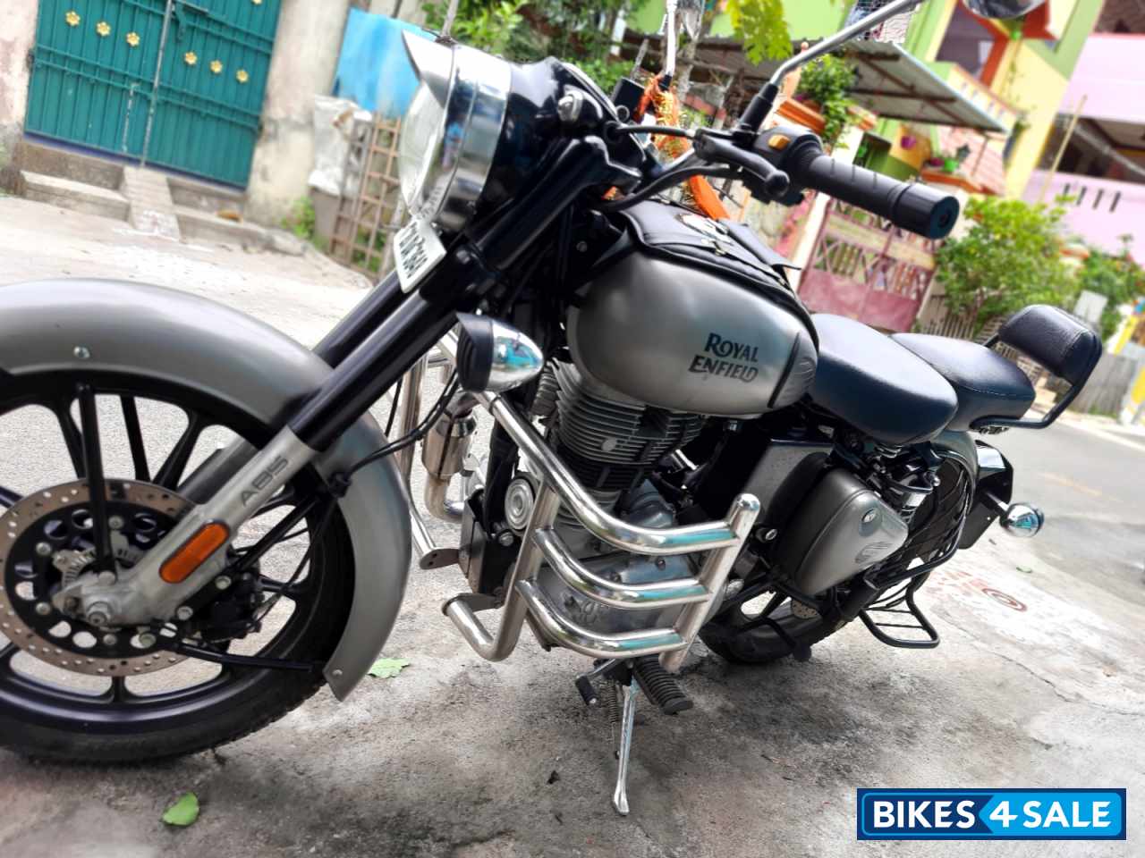 Gun Metal Grey Royal Enfield Classic Gunmetal Grey