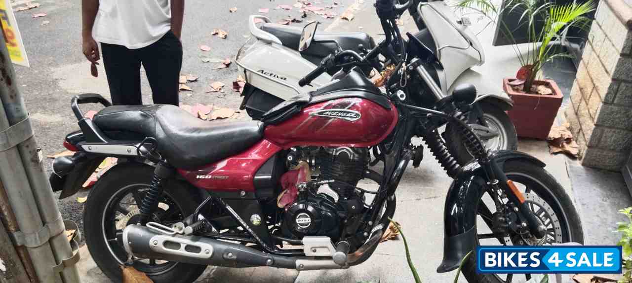 Red Bajaj Avenger Street 160