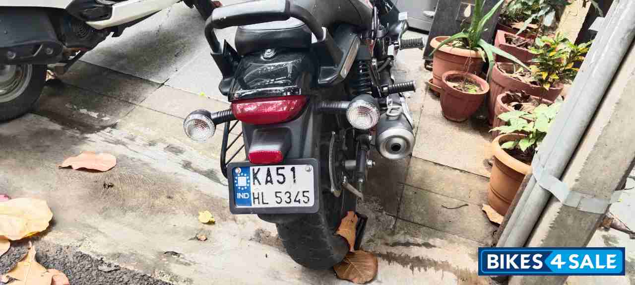 Red Bajaj Avenger Street 160