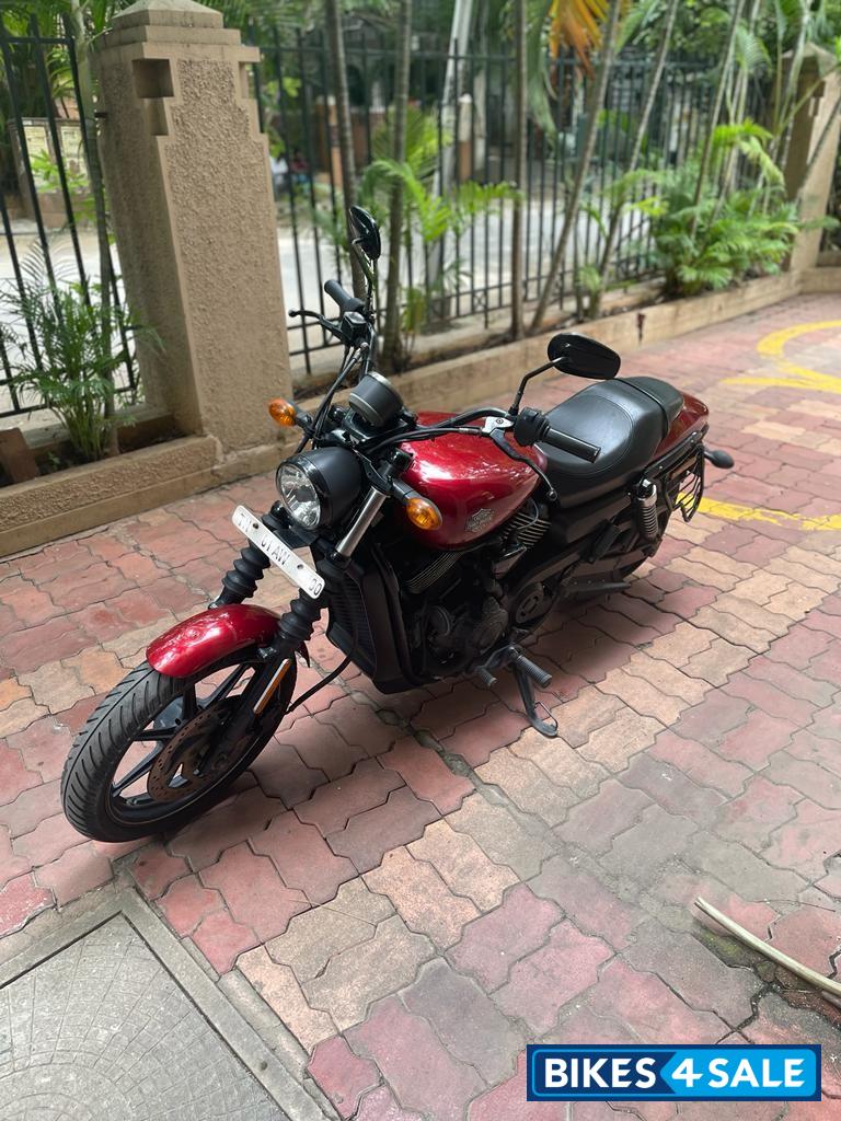 Red Harley Davidson Street 750