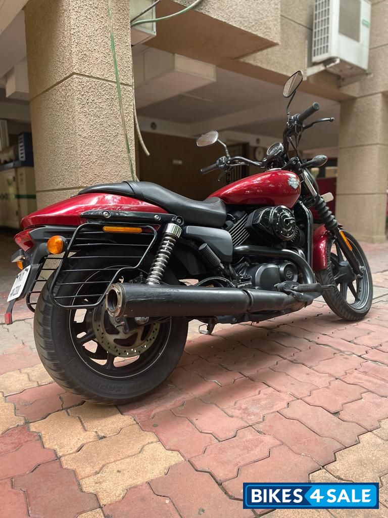 Red Harley Davidson Street 750