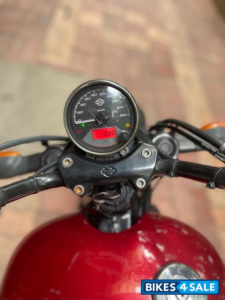 Red Harley Davidson Street 750