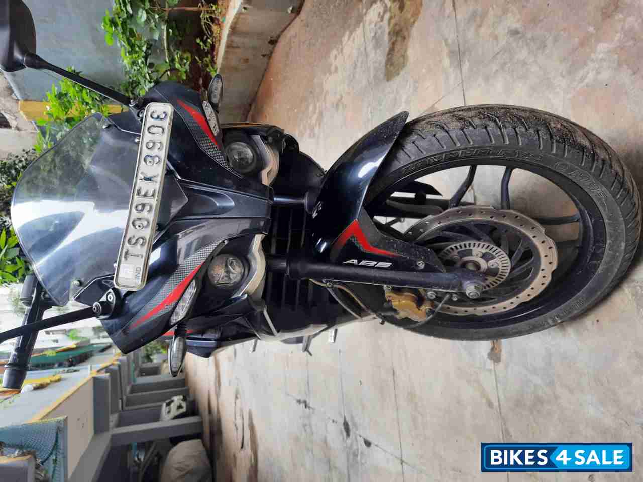 Ebony Black Bajaj Pulsar RS 200 ABS