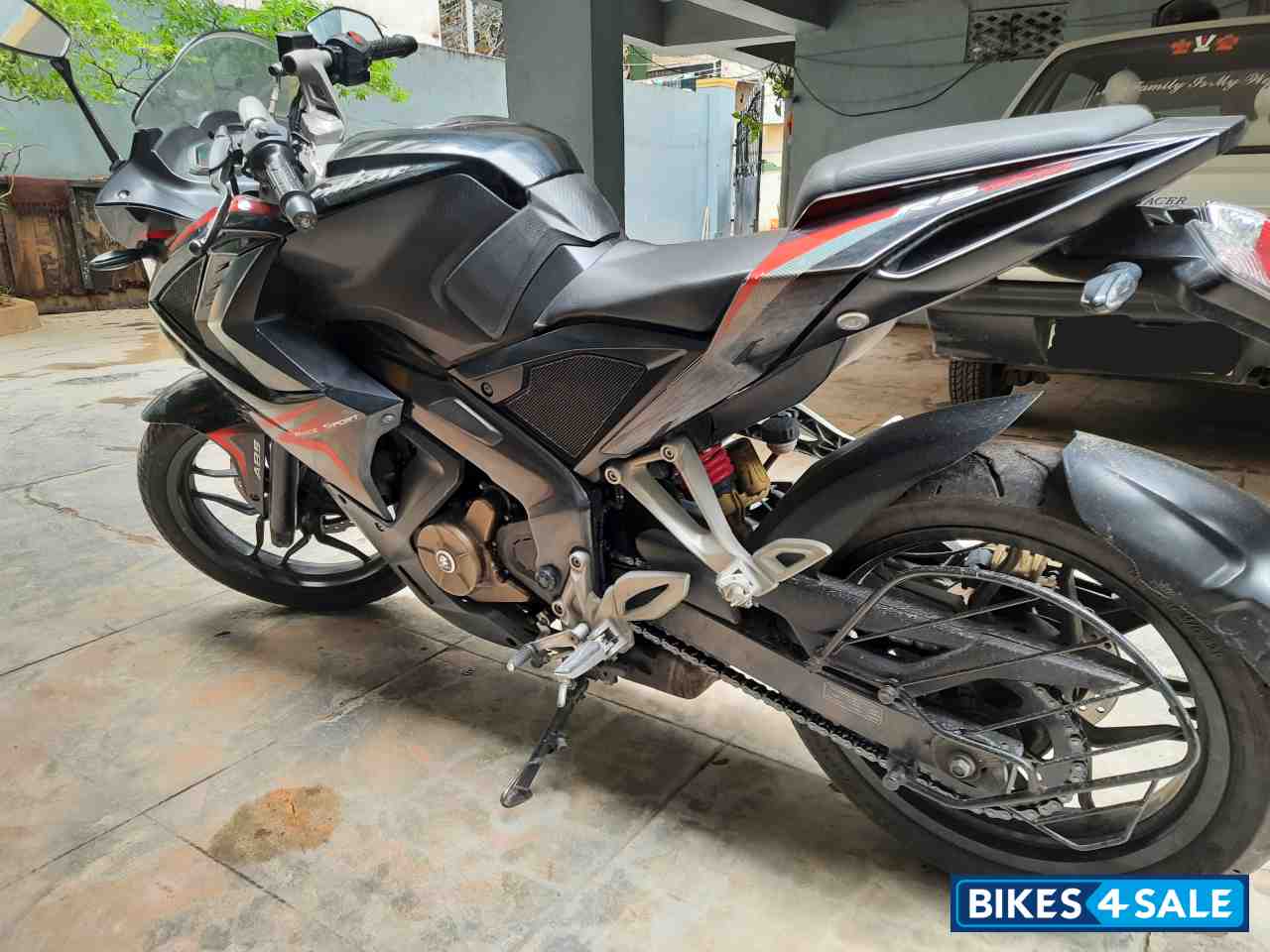 Ebony Black Bajaj Pulsar RS 200 ABS Ebony Black Bajaj Pulsar RS 200 ABS