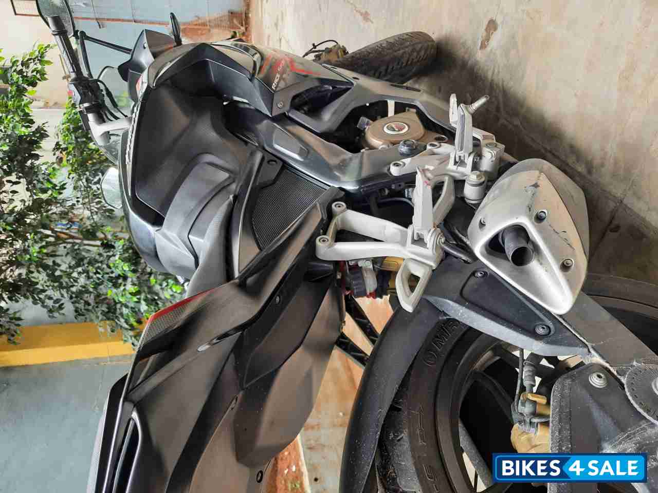 Ebony Black Bajaj Pulsar RS 200 ABS Ebony Black Bajaj Pulsar RS 200 ABS
