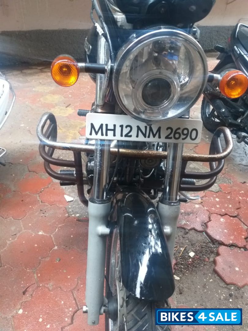 Black Royal Enfield Thunderbird 500