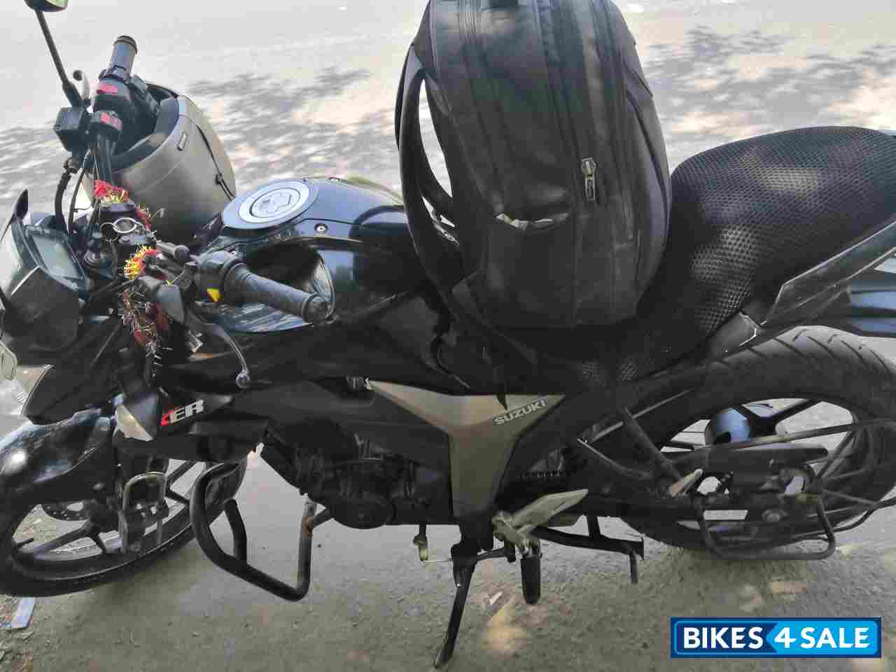 Black Suzuki Gixxer 150