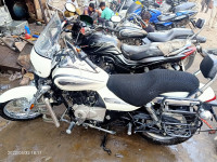 Moon White Bajaj Avenger Cruise 220 BS6
