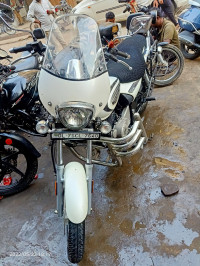 Moon White Bajaj Avenger Cruise 220 BS6