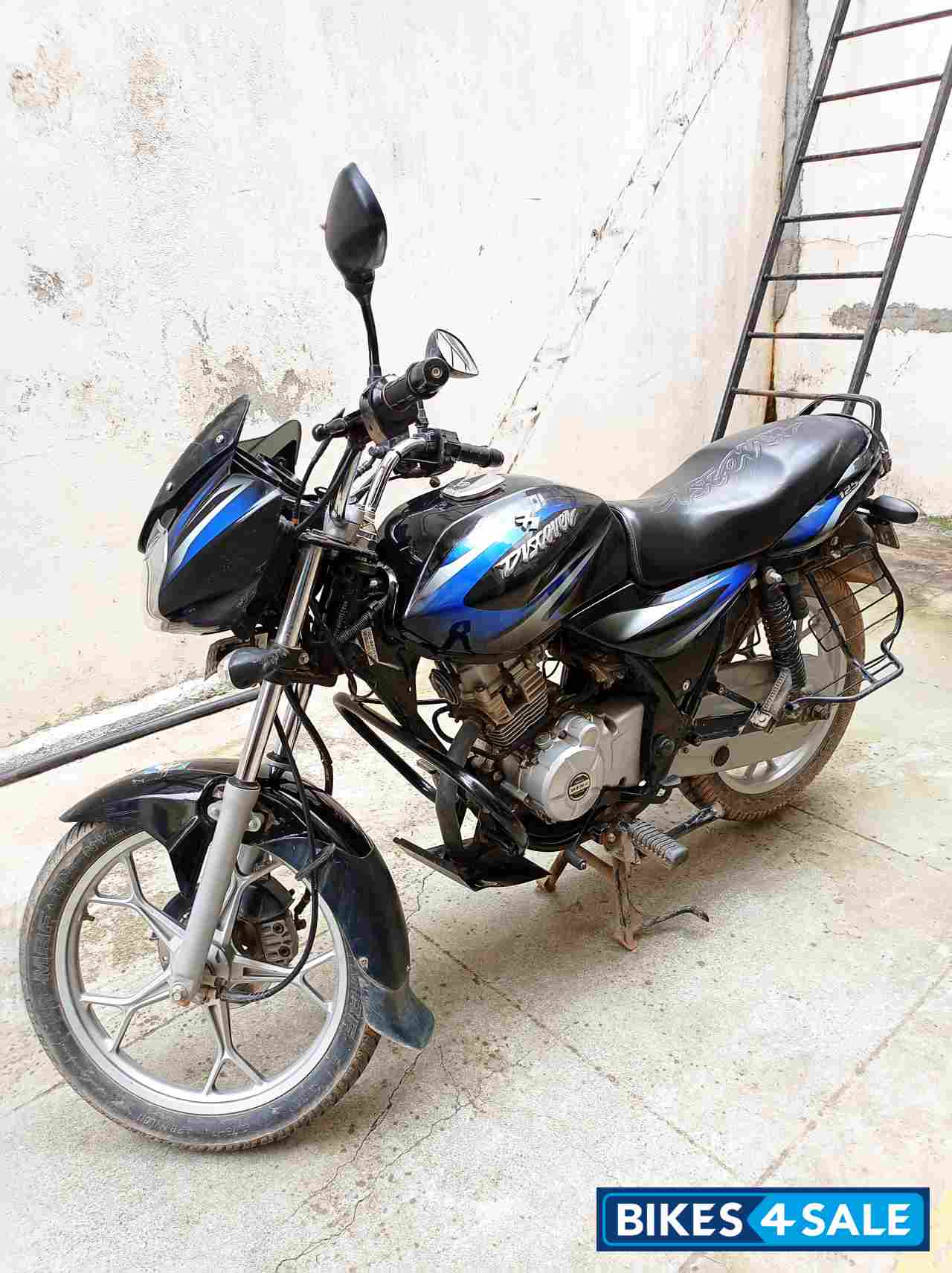 Blue Bajaj Discover DTSi 125