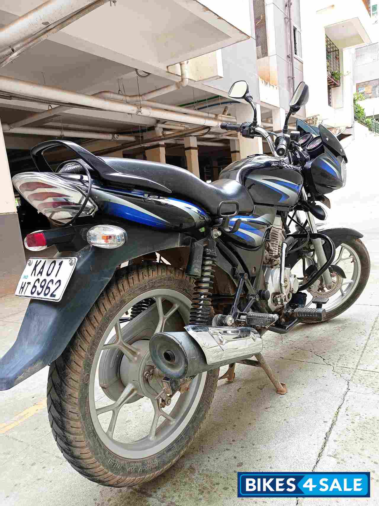 Blue Bajaj Discover DTSi 125