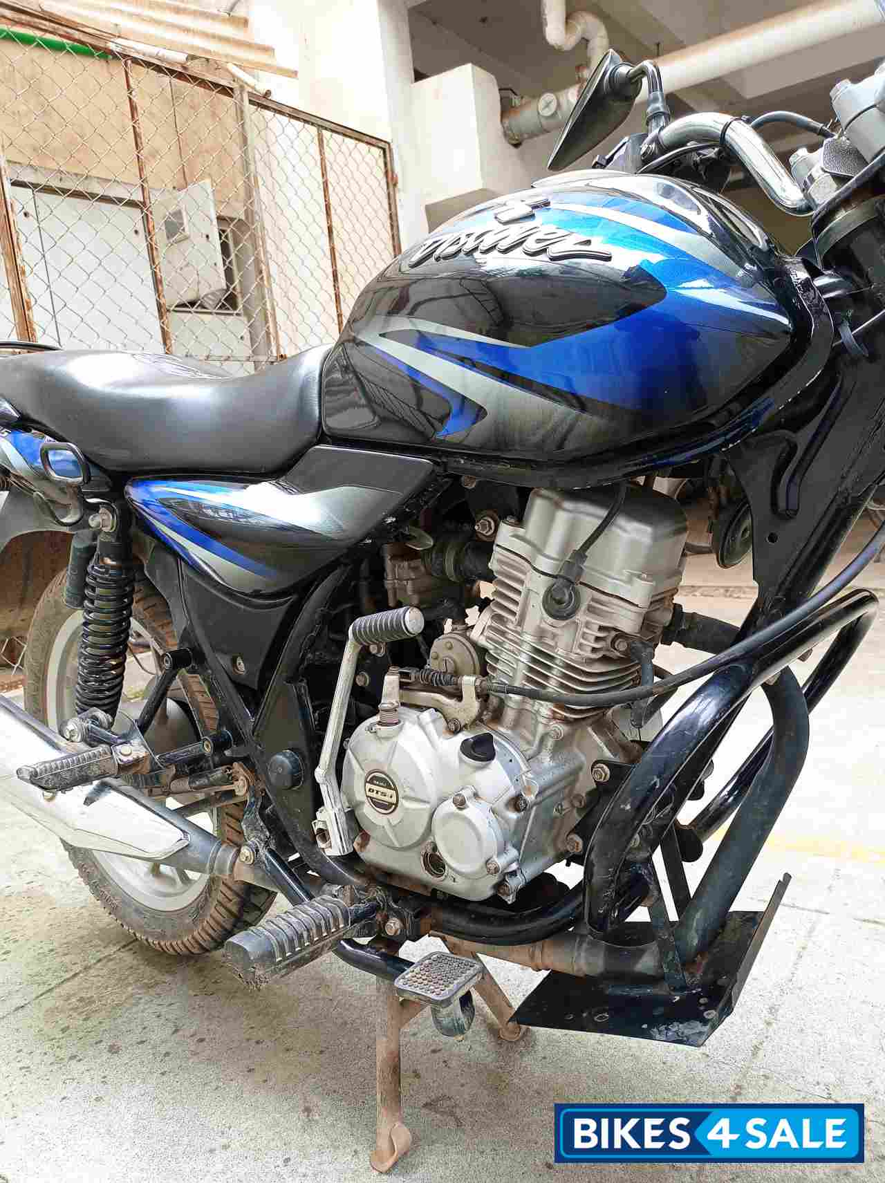 Blue Bajaj Discover DTSi 125