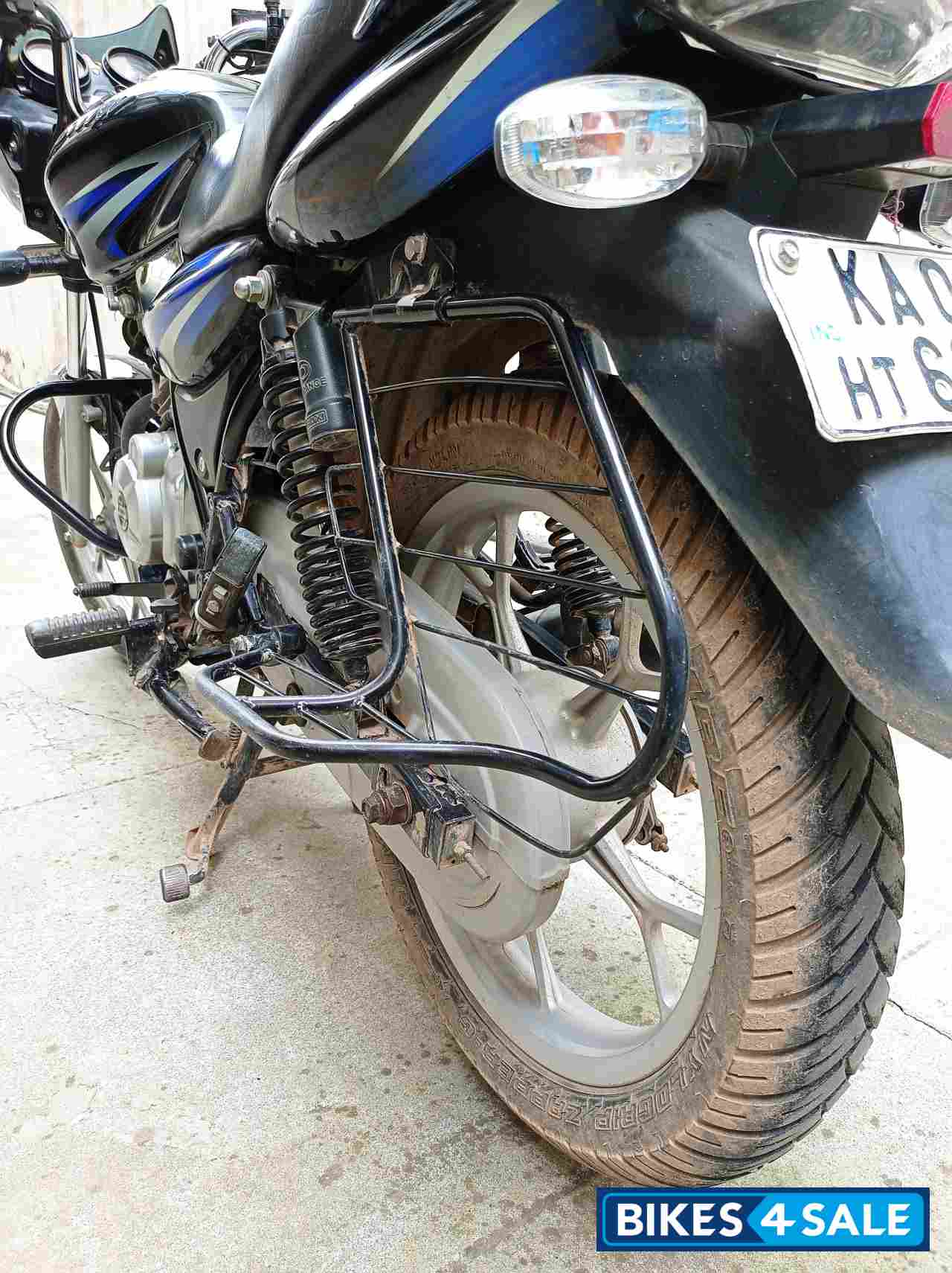 Blue Bajaj Discover DTSi 125