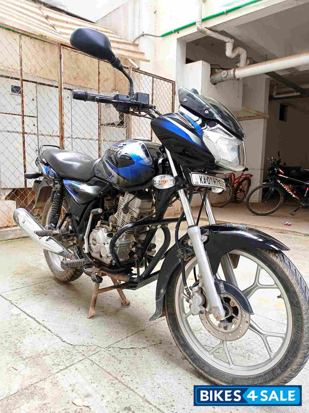 Blue Bajaj Discover DTSi 125