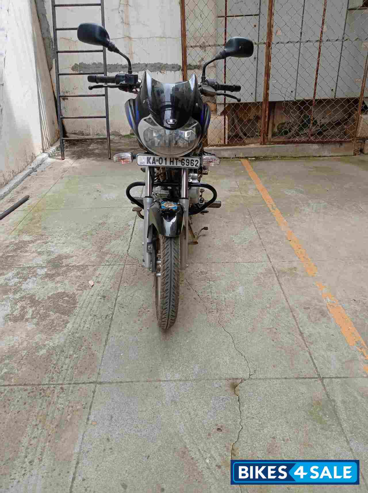 Blue Bajaj Discover DTSi 125