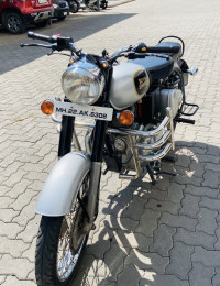 Silver Royal Enfield Classic 350